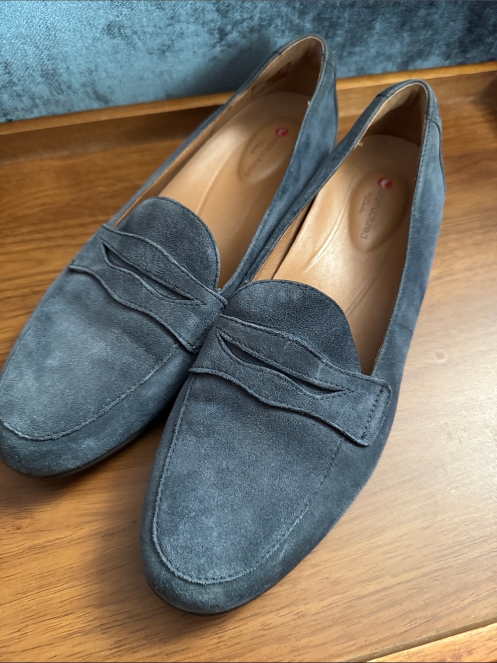 Clarks W8 blue suede loafers